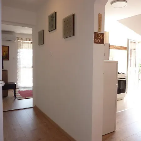 Li-do Vendeghaz بالاتونفوريد