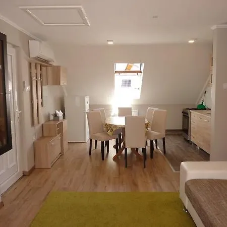 شقة Li-do Vendeghaz *