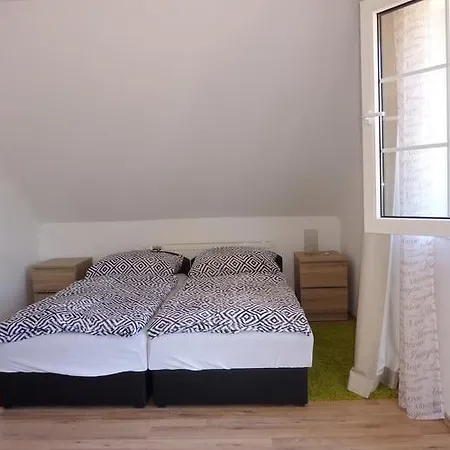 Li-do Vendeghaz بالاتونفوريد