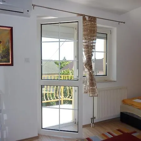 شقة Li-do Vendeghaz