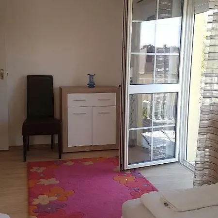 Li-do Vendeghaz بالاتونفوريد