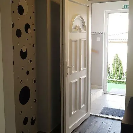 Li-do Vendeghaz Apartment Balatonfured
