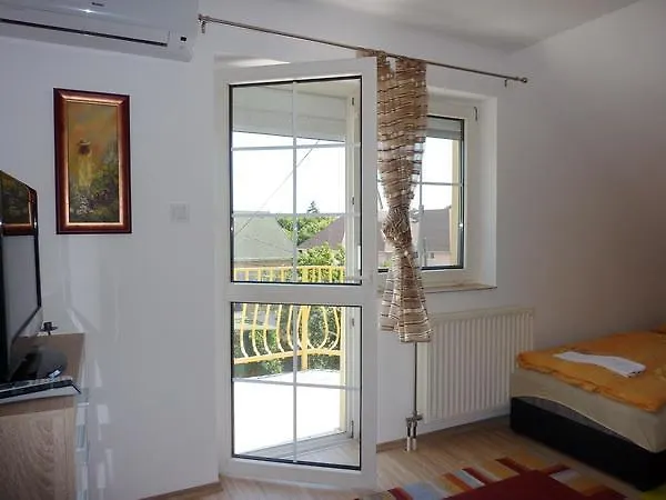 Apartament Li-do Vendeghaz